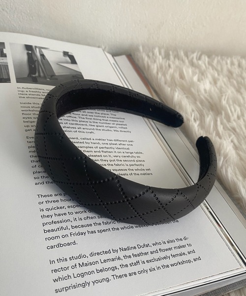 DouDou(ドゥドゥ)の「キルティングステッチカチューシャ(カチューシャ・レディース・ブラック・FREE)」の7枚目の写真