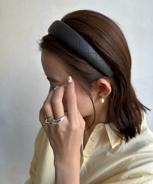 DouDou(ドゥドゥ)の「キルティングステッチカチューシャ(カチューシャ・レディース・ブラック・FREE)」の3枚目の写真