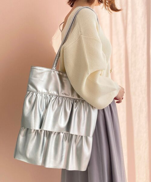 MAJESTIC LEGON(マジェスティックレゴン)の「ティアードフリルトートバッグ(トートバッグ・レディース・ブラック/アイボリー/シルバー・FREE)」の3枚目の写真