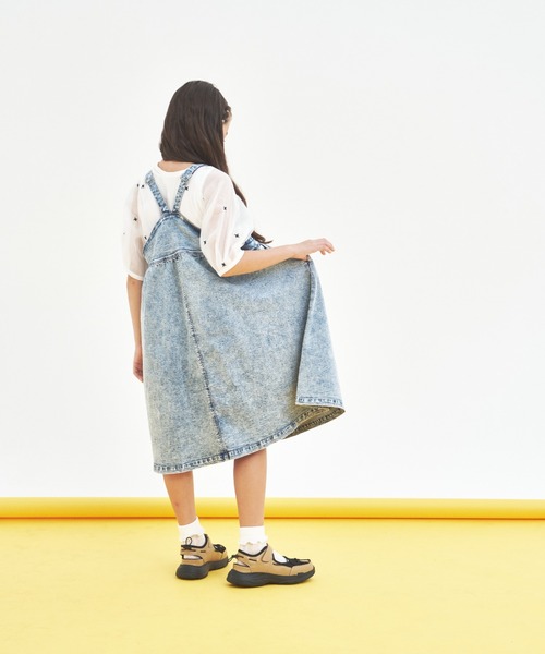 maarook(マルーク)の「ブリーチストレッチデニムジャンパースカート(ジャンパースカート・キッズ・ブルー・150cm/140cm/130cm/110cm/160cm/120cm)」の3枚目の写真