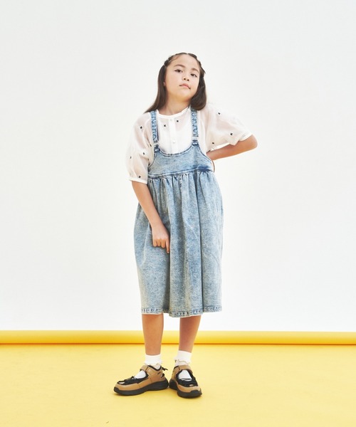 maarook(マルーク)の「ブリーチストレッチデニムジャンパースカート(ジャンパースカート・キッズ・ブルー・150cm/140cm/130cm/110cm/160cm/120cm)」の4枚目の写真