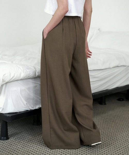 UNE MANSION（ユヌマンション）の「【男女兼用/UNISEX】【美脚/足長効果あり】2WAY仕様ウエストゴムハイウエストピンタックワイドシルエットロングスラックス（スラックス・レディース・ベージュ/グレー/ブラック・SMALL/MEDIUM/LARGE）」の12枚目の写真