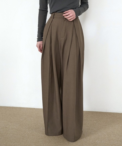 UNE MANSION（ユヌマンション）の「【男女兼用/UNISEX】【美脚/足長効果あり】2WAY仕様ウエストゴムハイウエストピンタックワイドシルエットロングスラックス（スラックス・レディース・ベージュ/グレー/ブラック・SMALL/MEDIUM/LARGE）」の5枚目の写真