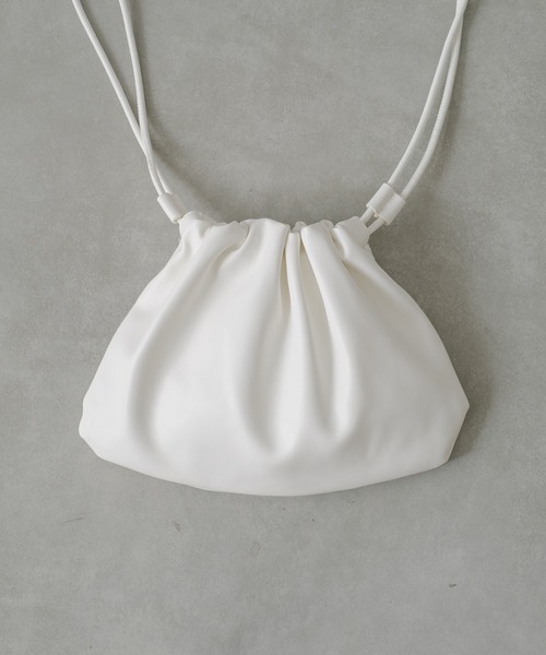 Actually（アクチュアリー）の「ギャザー巾着ショルダー（ショルダーバッグ・レディース・シルバー/アイボリー/ブラック・フリー）」の5枚目の写真