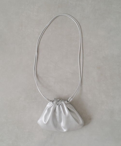 Actually（アクチュアリー）の「ギャザー巾着ショルダー（ショルダーバッグ・レディース・シルバー/アイボリー/ブラック・フリー）」の16枚目の写真