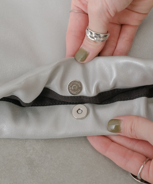 Actually（アクチュアリー）の「ギャザー巾着ショルダー（ショルダーバッグ・レディース・シルバー/アイボリー/ブラック・フリー）」の13枚目の写真