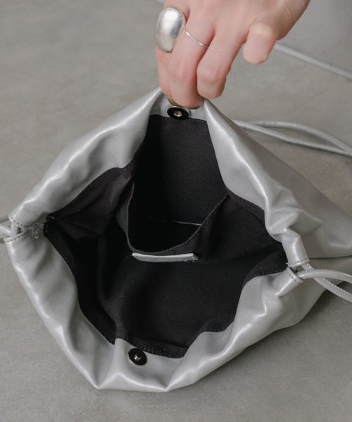 Actually（アクチュアリー）の「ギャザー巾着ショルダー（ショルダーバッグ・レディース・シルバー/アイボリー/ブラック・フリー）」の14枚目の写真