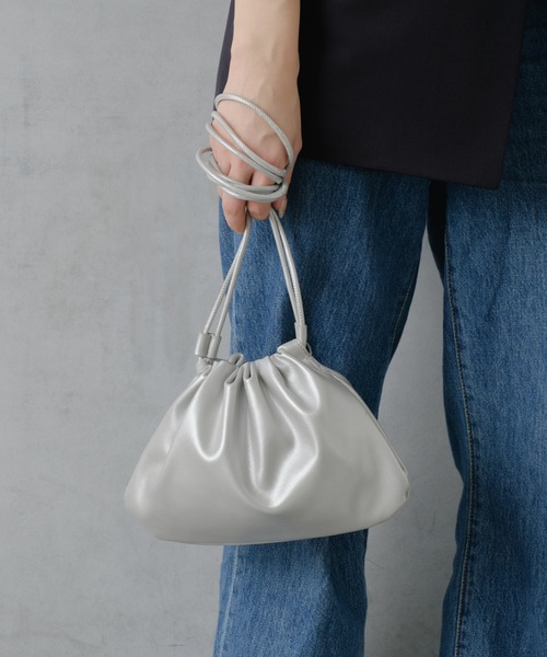 Actually（アクチュアリー）の「ギャザー巾着ショルダー（ショルダーバッグ・レディース・シルバー/アイボリー/ブラック・フリー）」の17枚目の写真