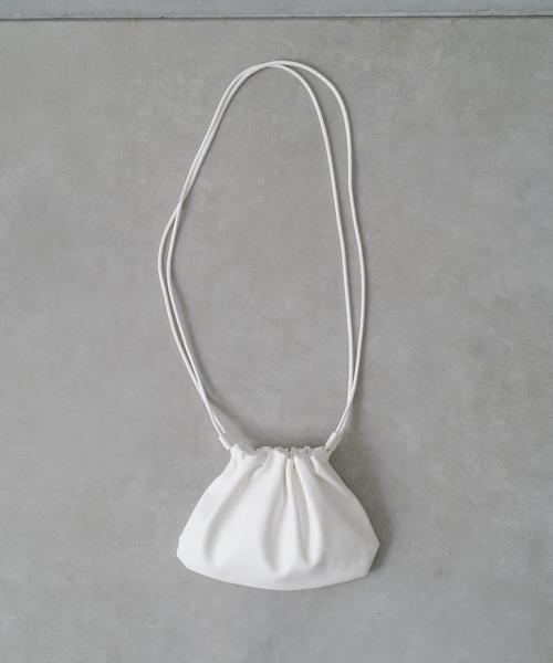Actually（アクチュアリー）の「ギャザー巾着ショルダー（ショルダーバッグ・レディース・シルバー/アイボリー/ブラック・フリー）」の6枚目の写真