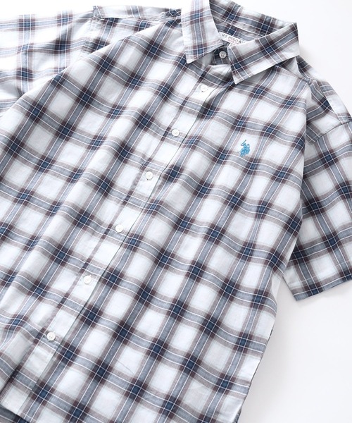 U.S. POLO ASSN.(ユーエスポロアッスン)の「【U.S. POLO ASSN./ユーエスポロアッスン】マドラスチェック ワンポイント刺繍 レギュラーカラーショートスリーブシャツ(シャツ/ブラウス・メンズ・レッド系その他/パープル系その他/ブラウン系その他・M/L/LL)」の1枚目の写真