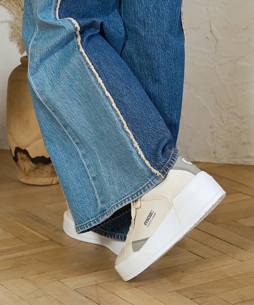 moz(モズ)の「moz(モズ)フェイクレザー厚底コートスニーカー(スニーカー・レディース・ブルー/ベージュ/ブラック×ホワイト/ピンク/カーキ・22.5cm/23.0cm/23.5cm/24.0cm/24.5cm/25.0cm)」の18枚目の写真