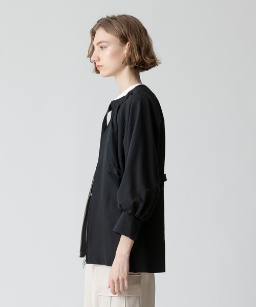 allureville（アルアバイル）の「ソフトメモリーグログランブルゾン