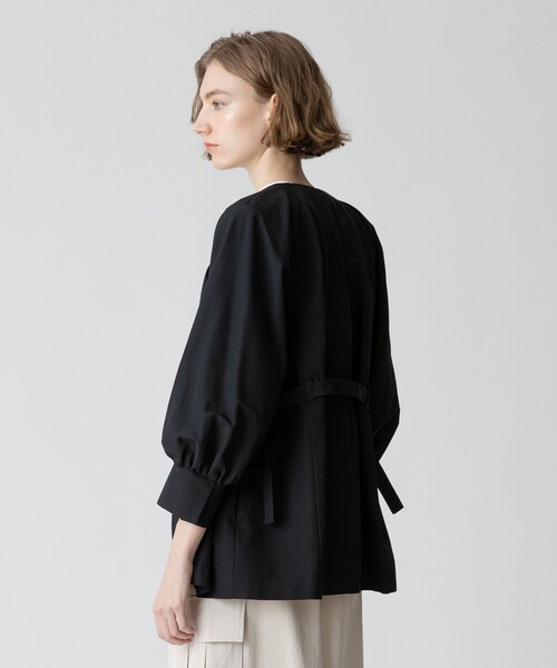 allureville（アルアバイル）の「ソフトメモリーグログランブルゾン