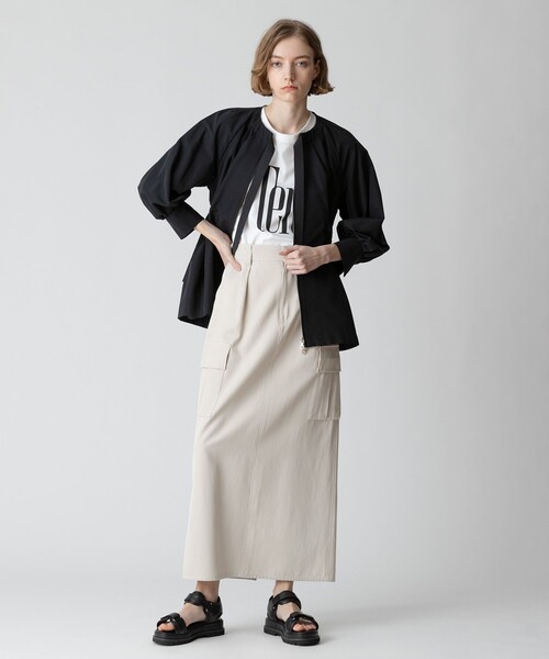 allureville（アルアバイル）の「ソフトメモリーグログランブルゾン