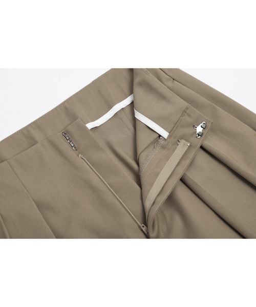Lajour(ラジュール)の「ダブルタックテーパードパンツ(その他パンツ・レディース・ブラック/ベージュ/ホワイト・S/M/L)」の17枚目の写真
