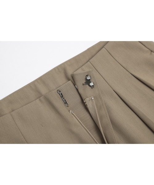 Lajour(ラジュール)の「ダブルタックテーパードパンツ(その他パンツ・レディース・ブラック/ベージュ/ホワイト・S/M/L)」の18枚目の写真