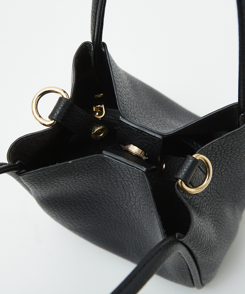 soeur（スール）の「SOEUR/ミニショルダーバケットバッグ（ポーチ付)（ショルダーバッグ・レディース・ブラック/ベージュ/イエロー/ライトブルー/シルバー/ブラウン・フリー）」の12枚目の写真