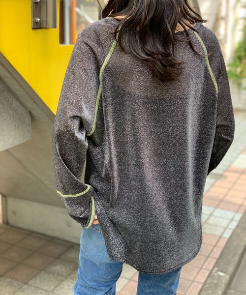 mi via loca(ミヴィアロカ)の「シアーラメ配色ステッチプルオーバー(Tシャツ/カットソー・レディース・ブラック×シルバー/ブラック×ブラック/グレー・FREE)」の19枚目の写真