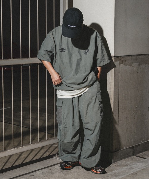 kutir(クティール)の「【低身長だからカッコよく着こなせるアイテム】バイカラーナイロンメッシュトップス(セットアップ着用可能)(その他トップス・メンズ・ブラック/ライトグレー/ネイビー・SMALL/MEDIUM)」の15枚目の写真