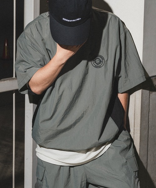 kutir(クティール)の「【低身長だからカッコよく着こなせるアイテム】バイカラーナイロンメッシュトップス(セットアップ着用可能)(その他トップス・メンズ・ブラック/ライトグレー/ネイビー・SMALL/MEDIUM)」の20枚目の写真