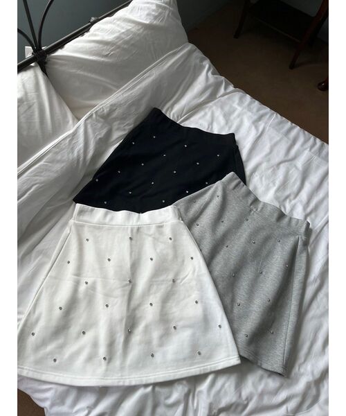 CALNAMUR（カルナムール）の「ビジュースウェットスカート【セットアップ対応】（スカート・レディース・ホワイト/ブラック/グレー・FREE）」の17枚目の写真