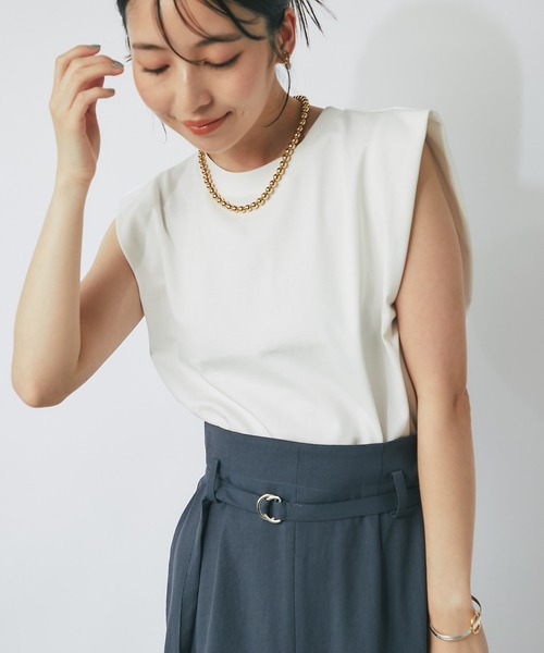 La boutique BonBon（ラブティックボンボン）の「【二の腕すっきり】ノースリクロップドカットソー（Tシャツ/カットソー・レディース・ホワイト/チャコールグレー/スカイブルー・FREE）」の4枚目の写真