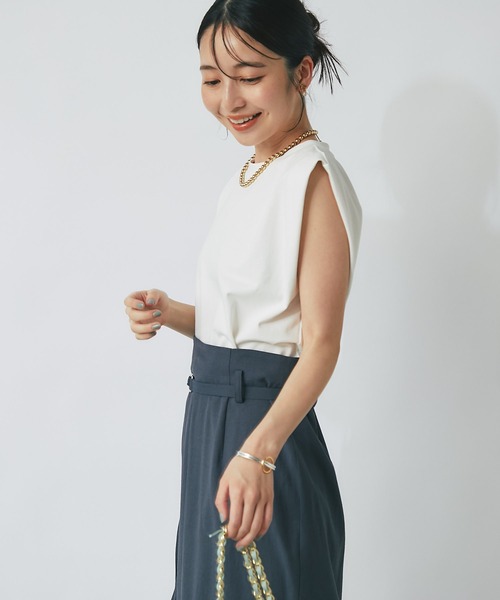 La boutique BonBon（ラブティックボンボン）の「【二の腕すっきり】ノースリクロップドカットソー（Tシャツ/カットソー・レディース・ホワイト/チャコールグレー/スカイブルー・FREE）」の6枚目の写真