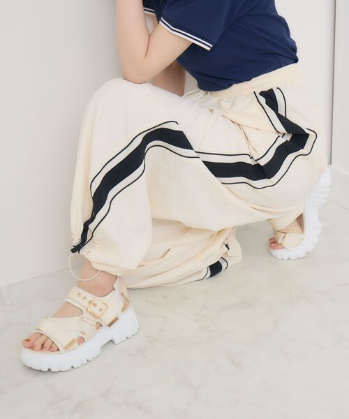 ems excite（エムズエキサイト）の「ライントラックパンツ（その他パンツ・レディース・ピンク/ブラック/オフホワイト・FREE）」の4枚目の写真