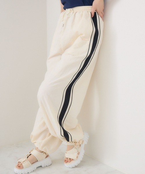 ems excite（エムズエキサイト）の「ライントラックパンツ（その他パンツ・レディース・ピンク/ブラック/オフホワイト・FREE）」の2枚目の写真