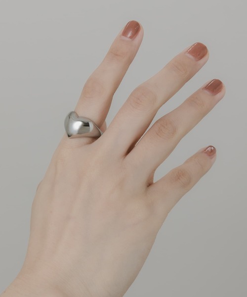 SMELLY（スメリー）の「ステンレスハートモチーフリング（リング・レディース・シルバー・-）」の4枚目の写真