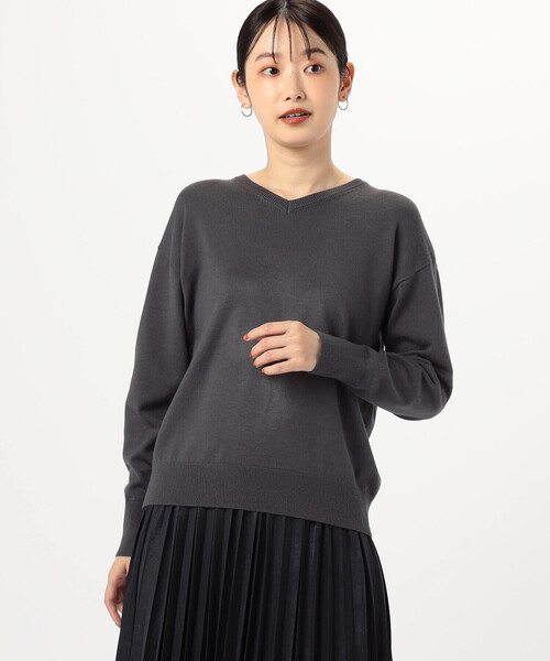 COMME CA ISM（コムサイズム）の「【 マシンウォッシャブル 】ベーシックＶネックニット（ニット/セーター・レディース・チャコール/ブラック/レッド/ホワイト・LARGE/MEDIUM）」の3枚目の写真