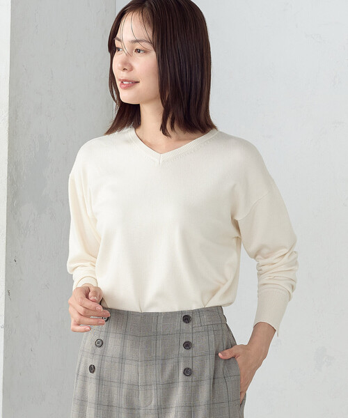 COMME CA ISM（コムサイズム）の「【 マシンウォッシャブル 】ベーシックＶネックニット（ニット/セーター・レディース・チャコール/ブラック/レッド/ホワイト・LARGE/MEDIUM）」の6枚目の写真