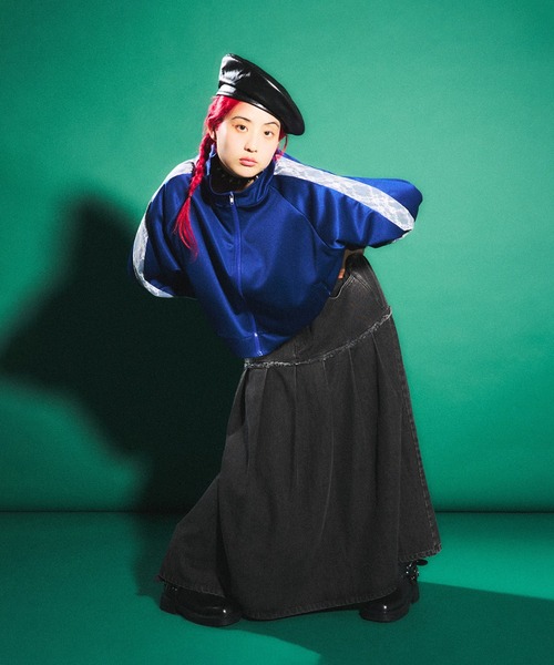 PUNYUS（プニュズ）の「切り替えプリーツデニムロングスカート（デニムスカート・レディース・ブラック系その他・1/2/3/4）」の2枚目の写真