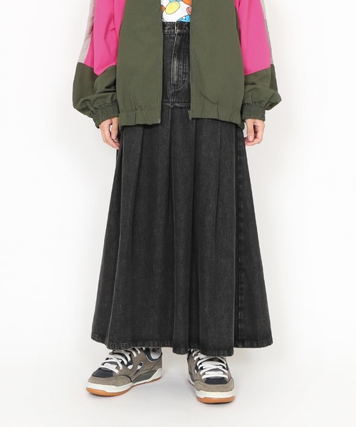 PUNYUS（プニュズ）の「切り替えプリーツデニムロングスカート（デニムスカート・レディース・ブラック系その他・1/2/3/4）」の14枚目の写真