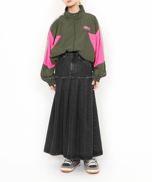 PUNYUS（プニュズ）の「切り替えプリーツデニムロングスカート（デニムスカート・レディース・ブラック系その他・1/2/3/4）」の15枚目の写真