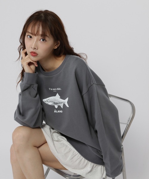 ALAND(エーランド)の「【UNISEX】ALAND/FISHグラフィックプルオーバー(スウェット・レディース・ライトグレー/チャコール/ベージュ・MEDIUM/LARGE/SMALL)」の10枚目の写真