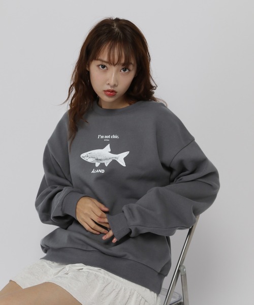 ALAND(エーランド)の「【UNISEX】ALAND/FISHグラフィックプルオーバー(スウェット・レディース・ライトグレー/チャコール/ベージュ・MEDIUM/LARGE/SMALL)」の11枚目の写真