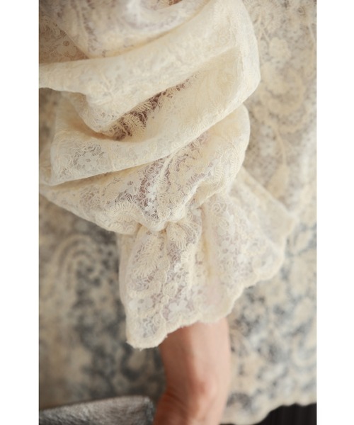 首元を飾るパールの細やか花刺繍ブラウストップス（シャツ/ブラウス）｜CAWAII（カワイイ）