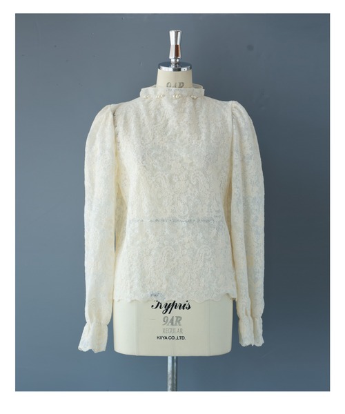 首元を飾るパールの細やか花刺繍ブラウストップス（シャツ/ブラウス）｜CAWAII（カワイイ）