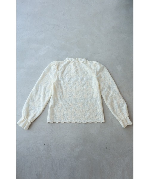 首元を飾るパールの細やか花刺繍ブラウストップス（シャツ/ブラウス）｜CAWAII（カワイイ）