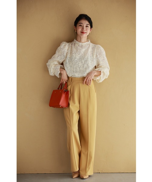 首元を飾るパールの細やか花刺繍ブラウストップス（シャツ/ブラウス）｜CAWAII（カワイイ）