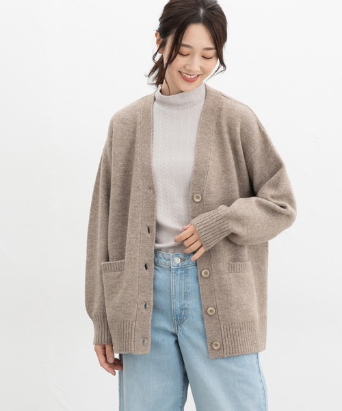 Honeys(ハニーズ)の「【ふんわりもちもち】Vネックカーデ(カーディガン/ボレロ・レディース・ピンク/ブラウン/オートミール/チャコール/ブルー・S/M/L/LL)」の3枚目の写真