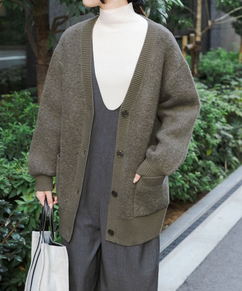 FORK&SPOON(フォークアンドスプーン)の「FORK&SPOON ブークレ接結カーディガン(カーディガン/ボレロ・レディース・モカ/チャコールグレー・1)」の2枚目の写真