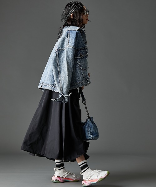 GEVS.（ジェイヴィス）の「綿100％ビッグシルエットデニムジャケット ＜大きいサイズ有＞GEVS.（デニムジャケット・レディース・グレー系/ブルー系・M/L/LL/3L/4L/5L）」の15枚目の写真