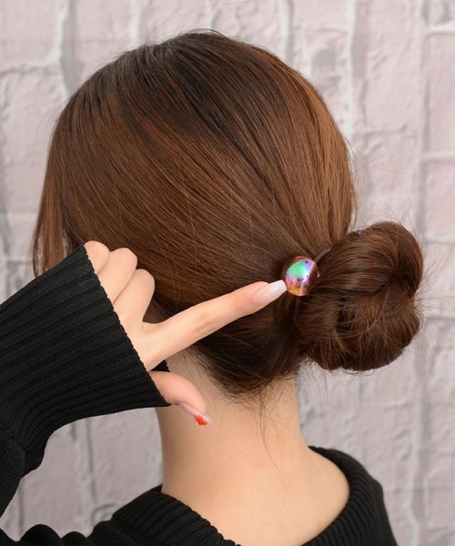 Mayree(メイリー)の「【float】オーロラ カラフル ボール ヘアゴム(ヘアゴム・レディース・クリア/グリーン/ピンク/パープル・FREE)」の2枚目の写真