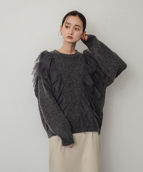 SENSE OF PLACE by URBAN RESEARCH(センスオブプレイスバイアーバンリサーチ)の「チュールドッキングフリルセーター(ニット/セーター・レディース・ブルー/チャコールグレー/ベージュ・ONE)」の4枚目の写真