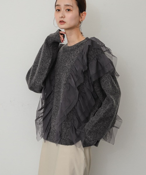 SENSE OF PLACE by URBAN RESEARCH(センスオブプレイスバイアーバンリサーチ)の「チュールドッキングフリルセーター(ニット/セーター・レディース・ブルー/チャコールグレー/ベージュ・ONE)」の5枚目の写真