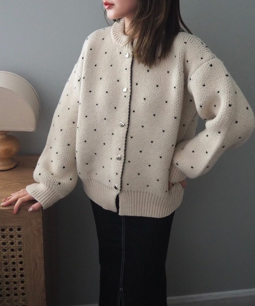 LAULEN(ローレン)の「small heart pattern knit cardigan /ハート柄 ニット カーディガン(カーディガン/ボレロ・レディース・ブラック/アイボリー・FREE)」の3枚目の写真