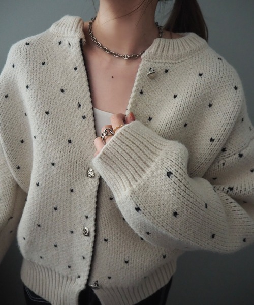LAULEN(ローレン)の「small heart pattern knit cardigan /ハート柄 ニット カーディガン(カーディガン/ボレロ・レディース・ブラック/アイボリー・FREE)」の4枚目の写真