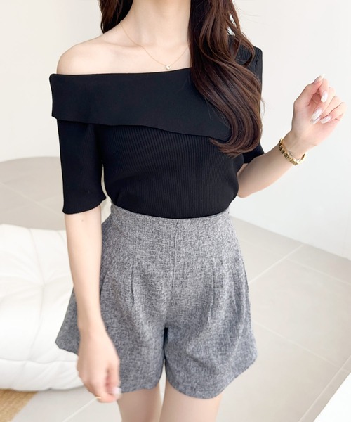 mily bilet(ミウィビレット)の「【mily bilet】この夏華やかさと個性をプラス。アシンメトリーオフショル2WAY半袖サマーリブニット(Tシャツ/カットソー・レディース・グレー/アイボリー/ブラック・LARGE/X-LARGE/SMALL/MEDIUM)」の16枚目の写真